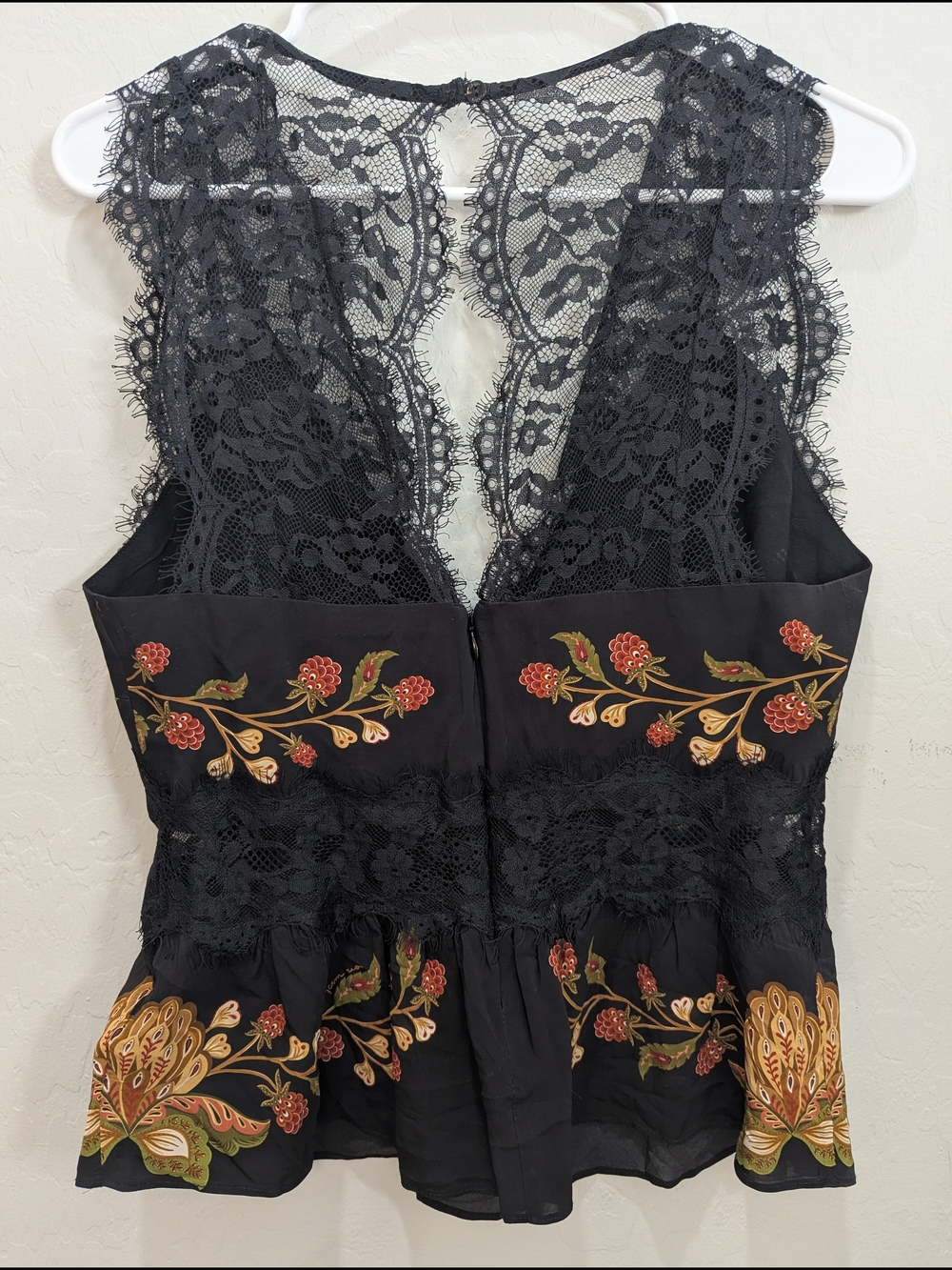 FARM Rio black berry garden sleeveless lace blouse - Size Medium - Picture 6 of 6